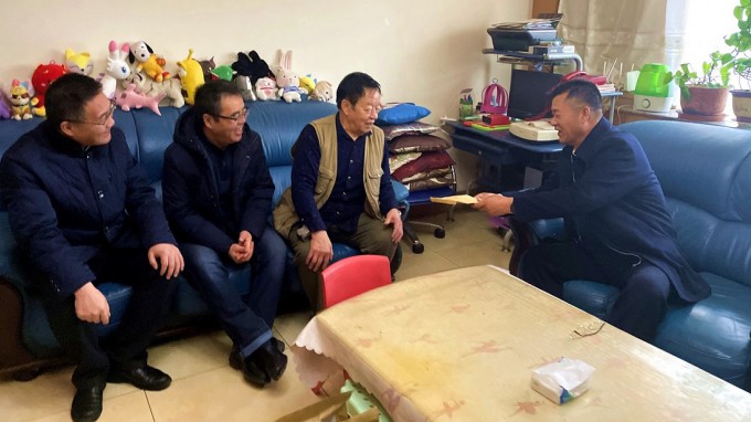 慰問(wèn)送真情  關(guān)愛(ài)暖人心<br/>——甘肅工程咨詢集團(tuán)開(kāi)展春節(jié)慰問(wèn)活動(dòng)