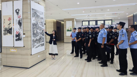 蘭州鐵路公安局蘭州公安處乘警支隊(duì)參觀甘肅工程咨詢(xún)集團(tuán)廉潔文化作品展