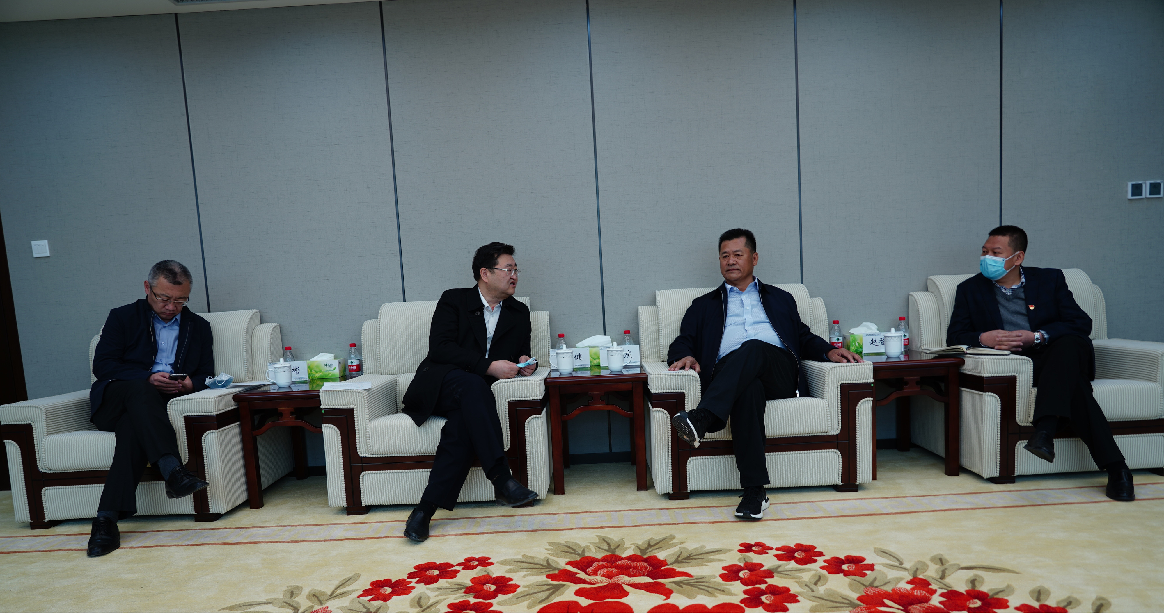 宋忠慶會見浙商銀行蘭州分行黨委書記、行長申健一行