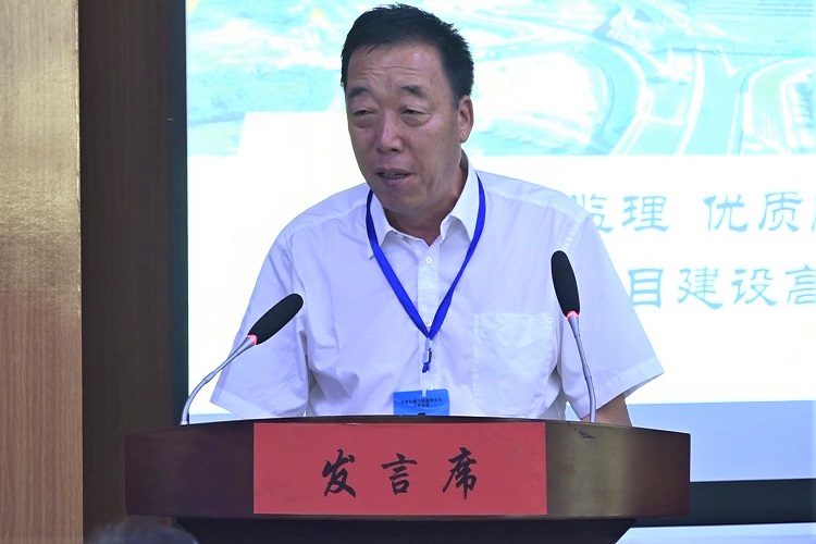 全省公路工程質(zhì)量安全工作會(huì)議在兩當(dāng)召開(kāi)<br/>省交通監(jiān)理公司代表全省監(jiān)理企業(yè)作交流發(fā)言